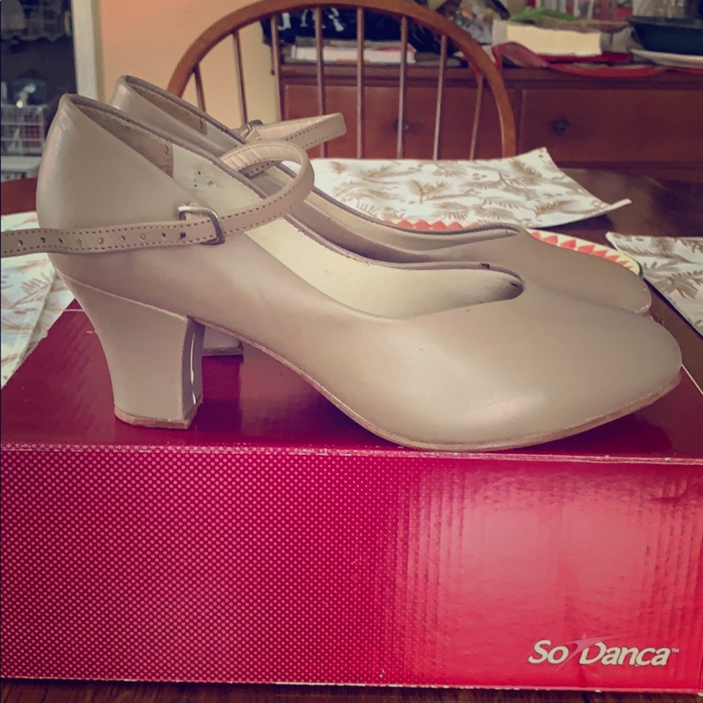 Nude dance/character shoes